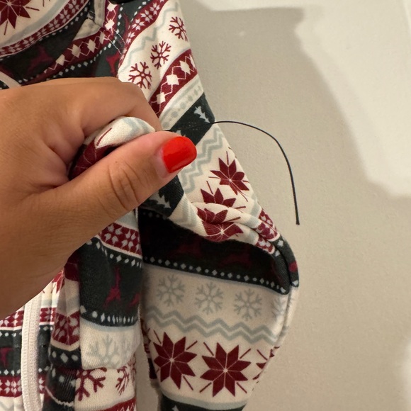 Fabletics Christmas The Kids Go-To Onesie Sz 2T - Picture 8 of 9